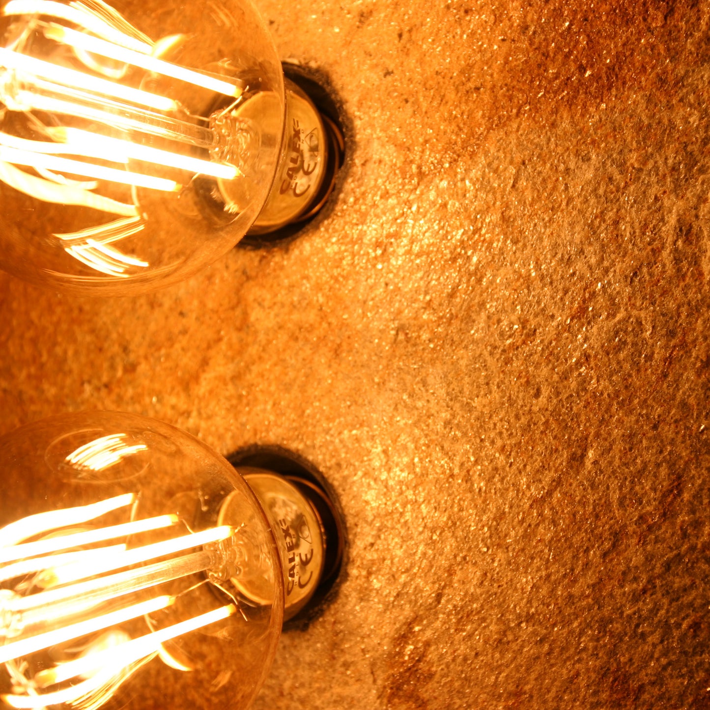 Lichtstück #004 - Mittelgroße Goldgneisplatte in schlichter Eleganz