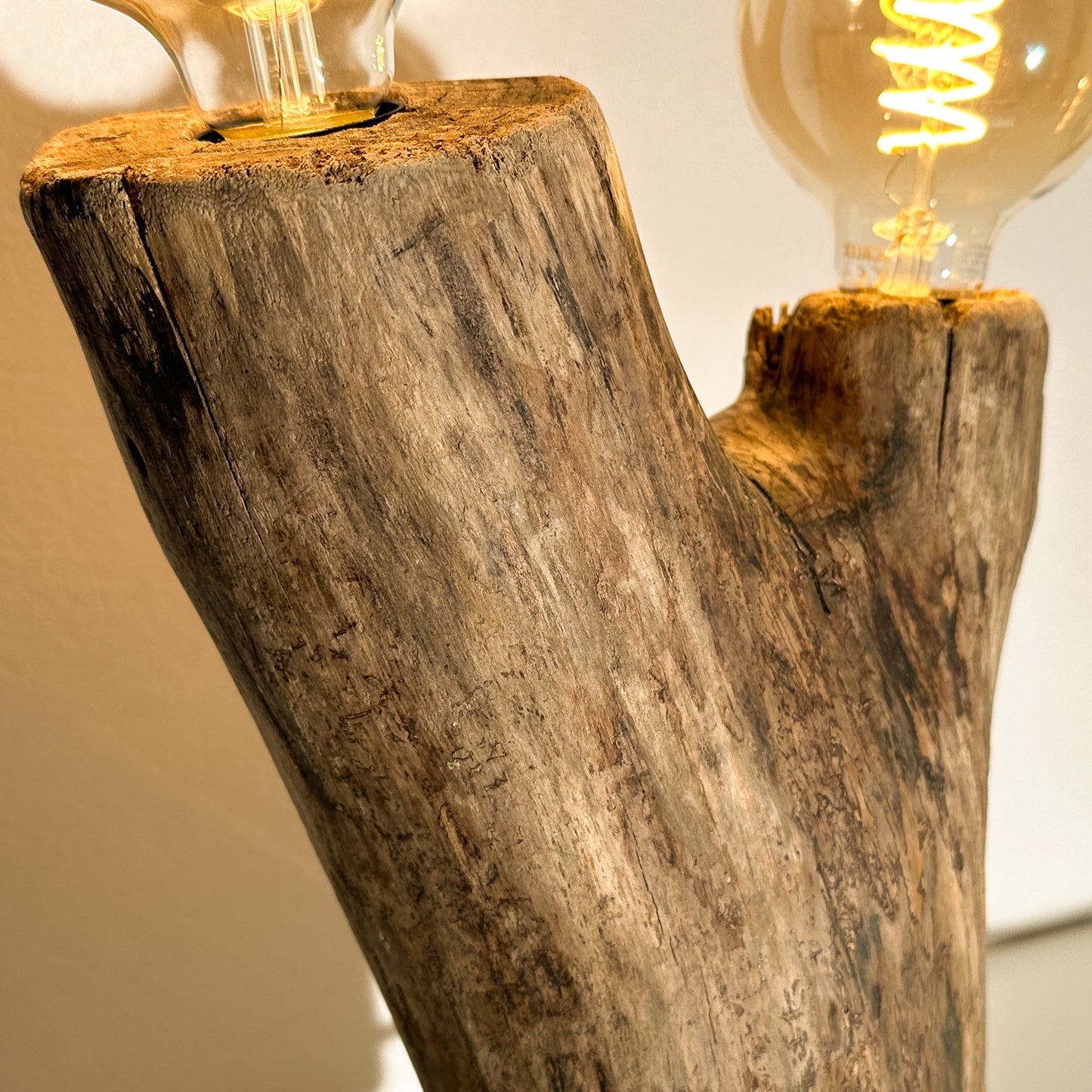 Lichtstück #006 - Archaische Treibholzskulptur