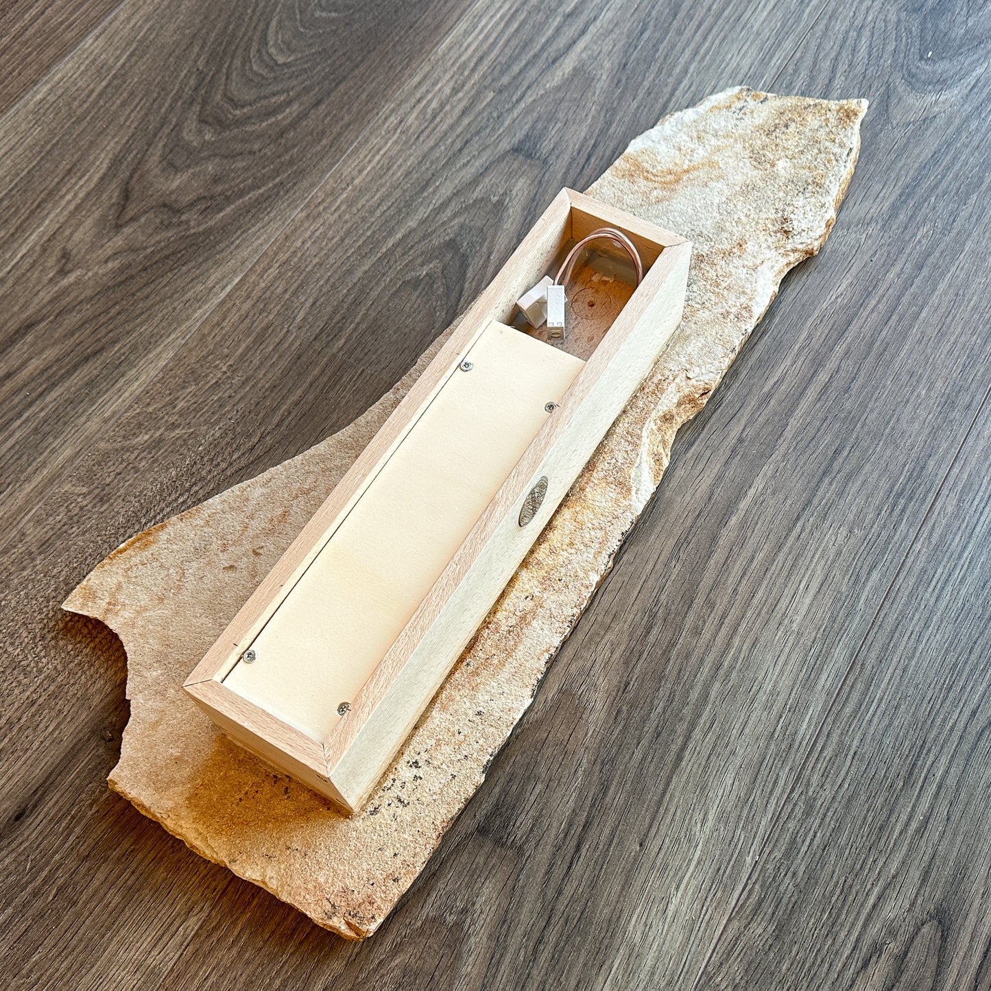 Lichtstück #011- Eine Goldgneisplatte wie ein Skalpell