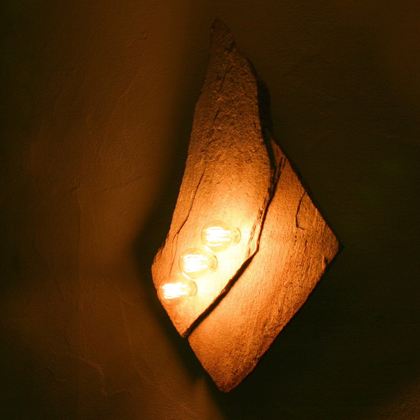 Lichtstück #001 - Riesige Goldgneisplatte in vollendeter Ästhetik