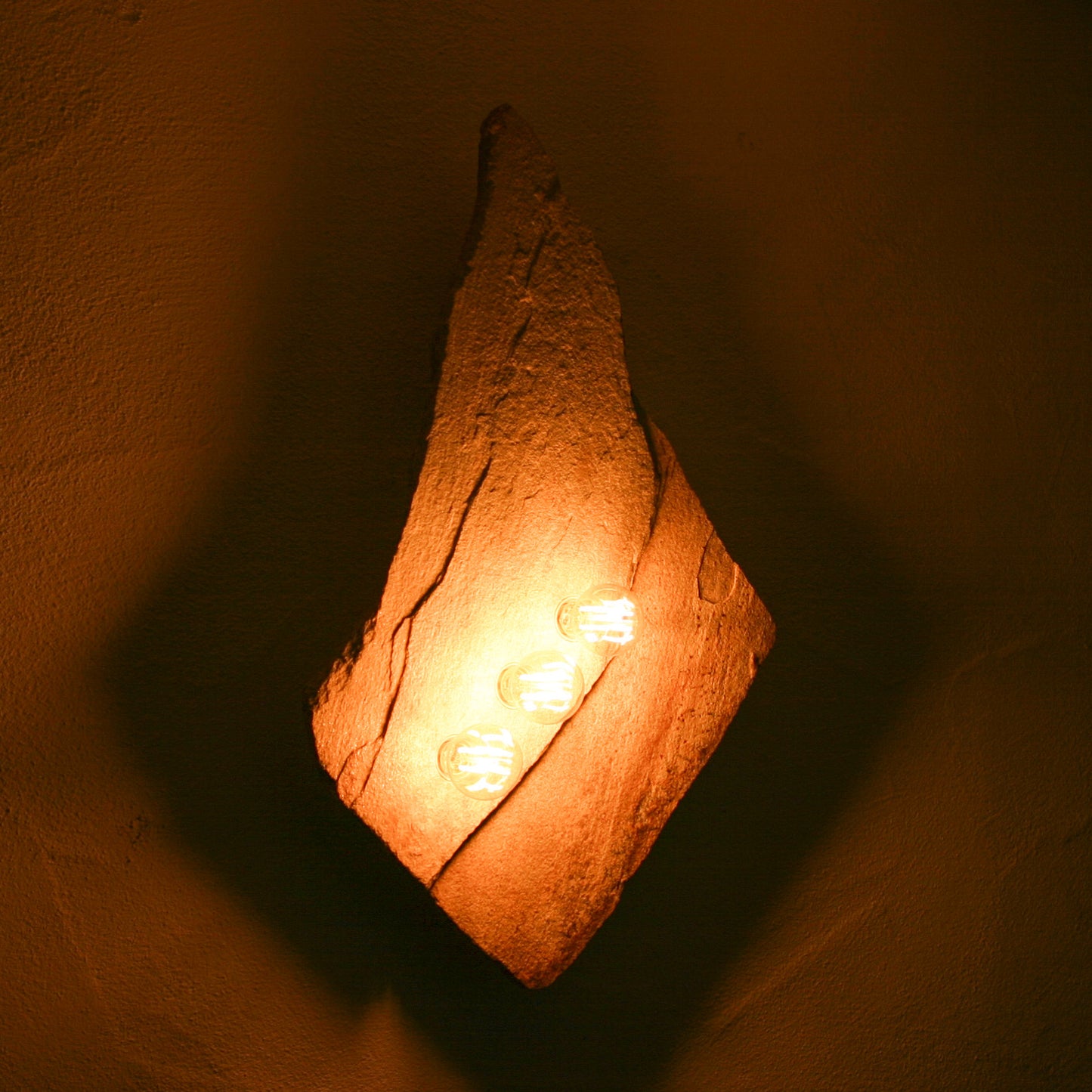 Lichtstück #001 - Riesige Goldgneisplatte in vollendeter Ästhetik