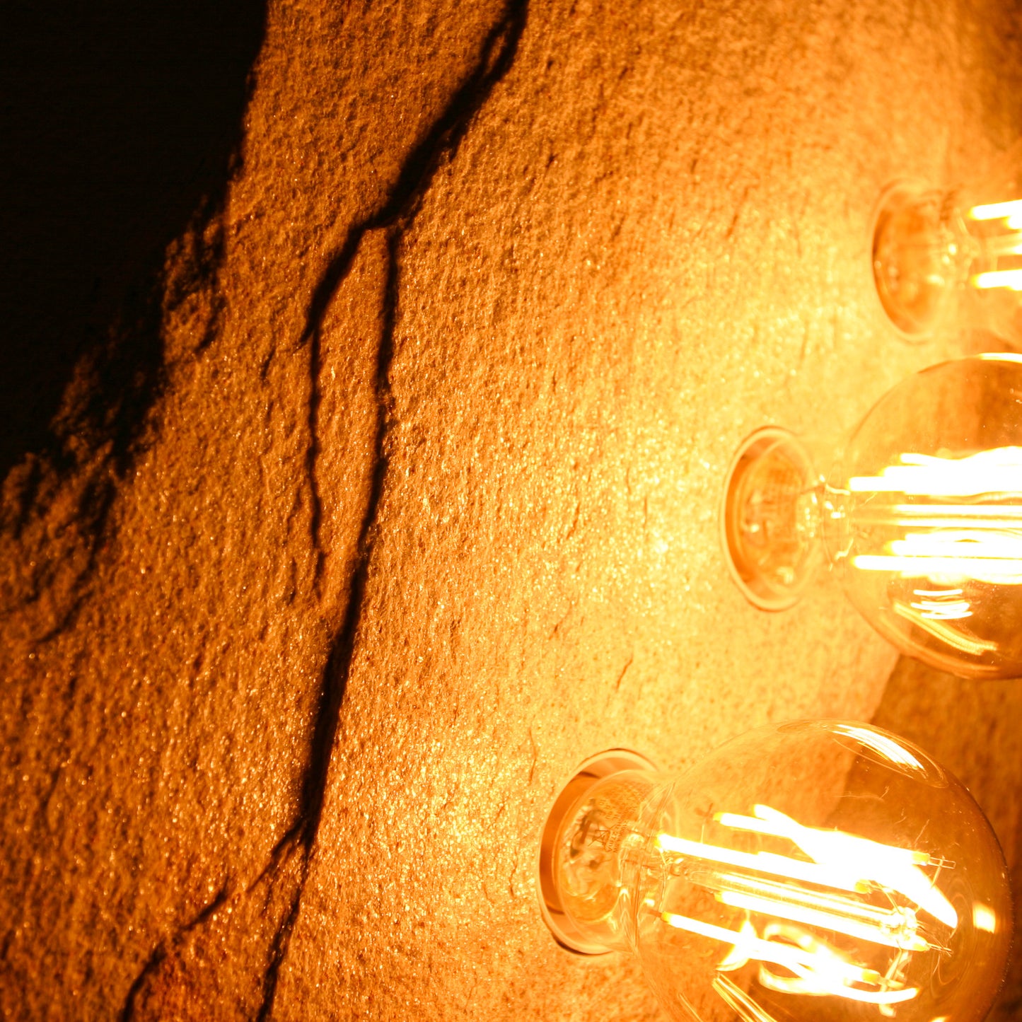 Lichtstück #001 - Riesige Goldgneisplatte in vollendeter Ästhetik