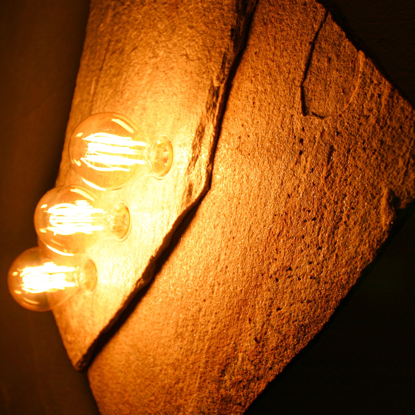 Lichtstück #001 - Riesige Goldgneisplatte in vollendeter Ästhetik