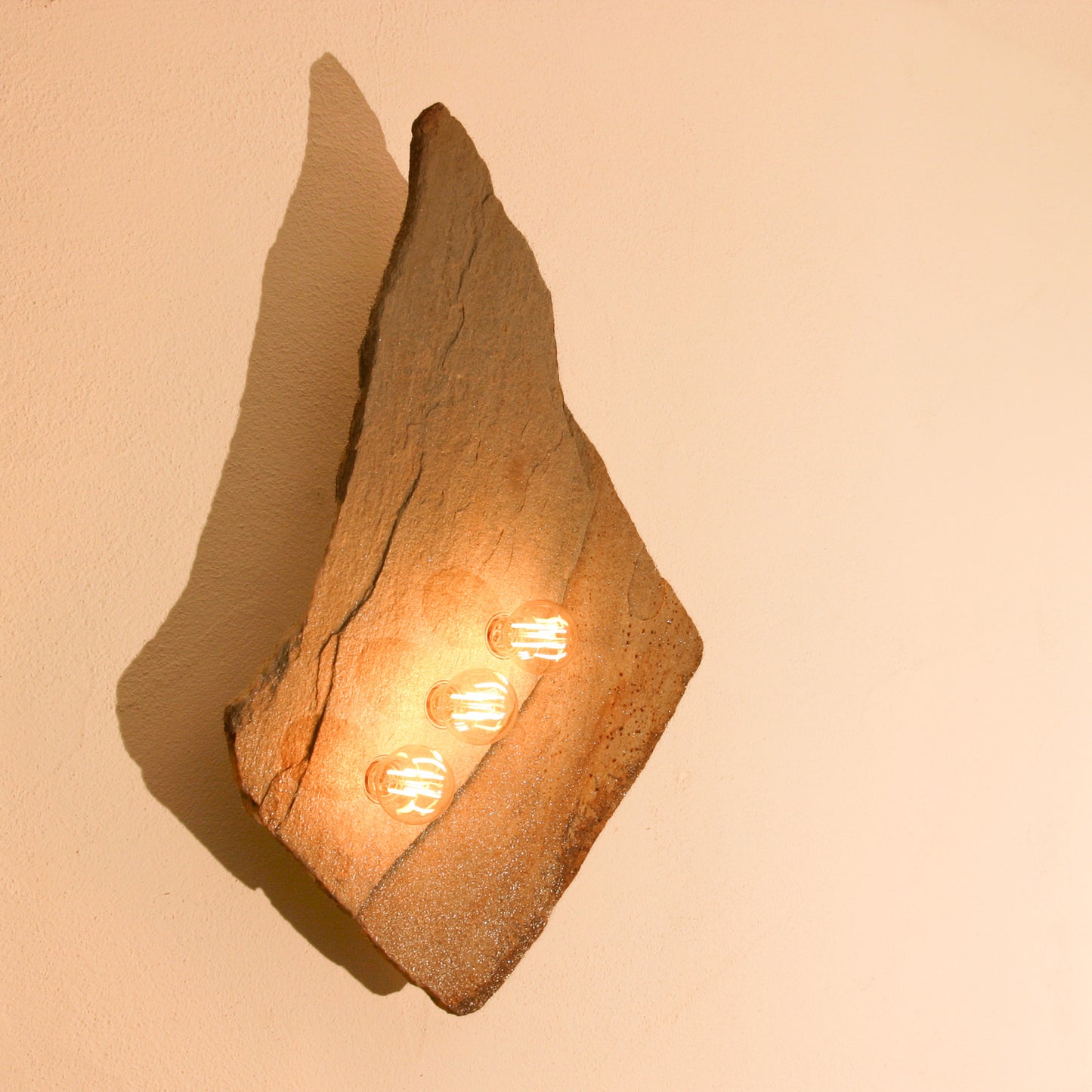 Lichtstück #001 - Riesige Goldgneisplatte in vollendeter Ästhetik