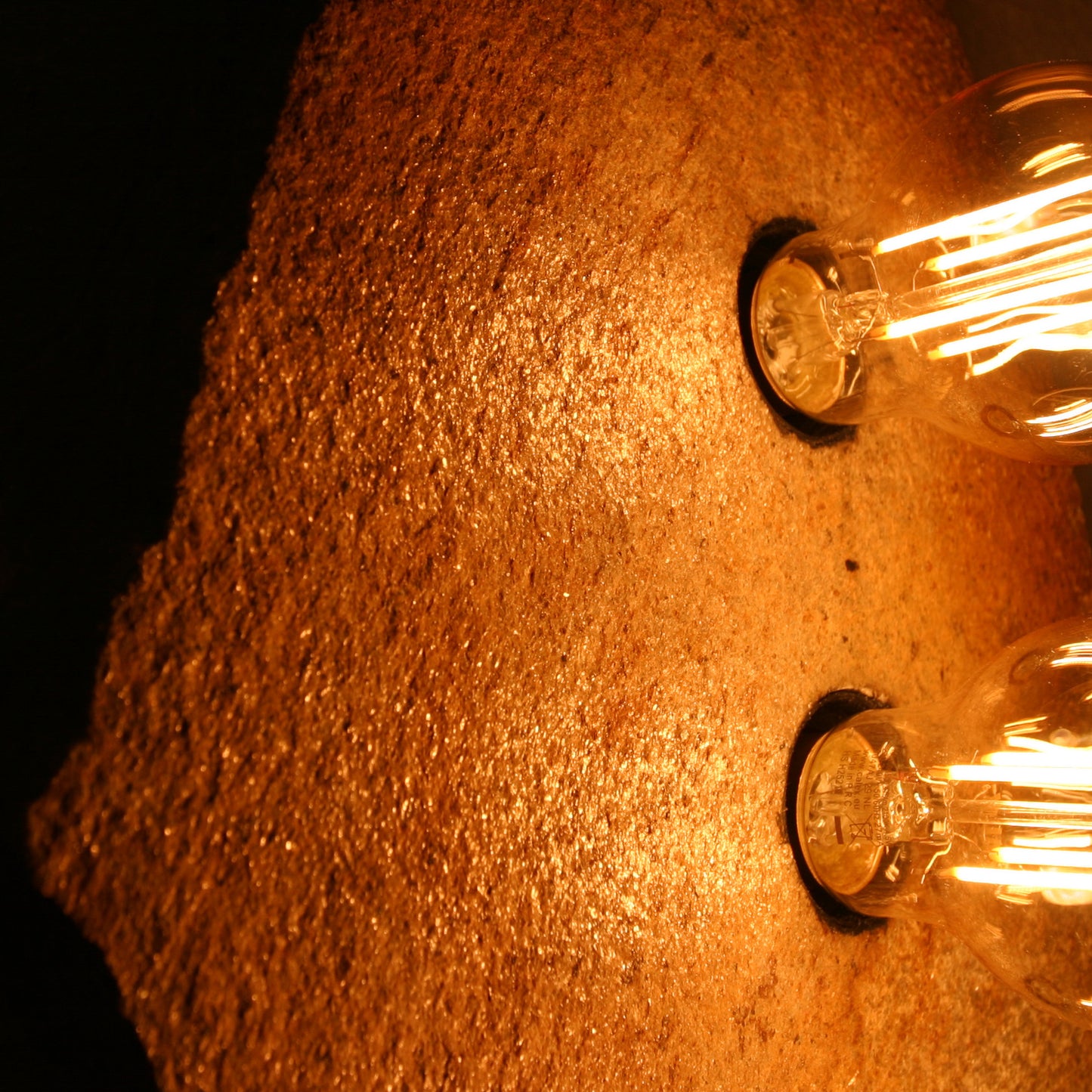 Lichtstück #004 - Mittelgroße Goldgneisplatte in schlichter Eleganz