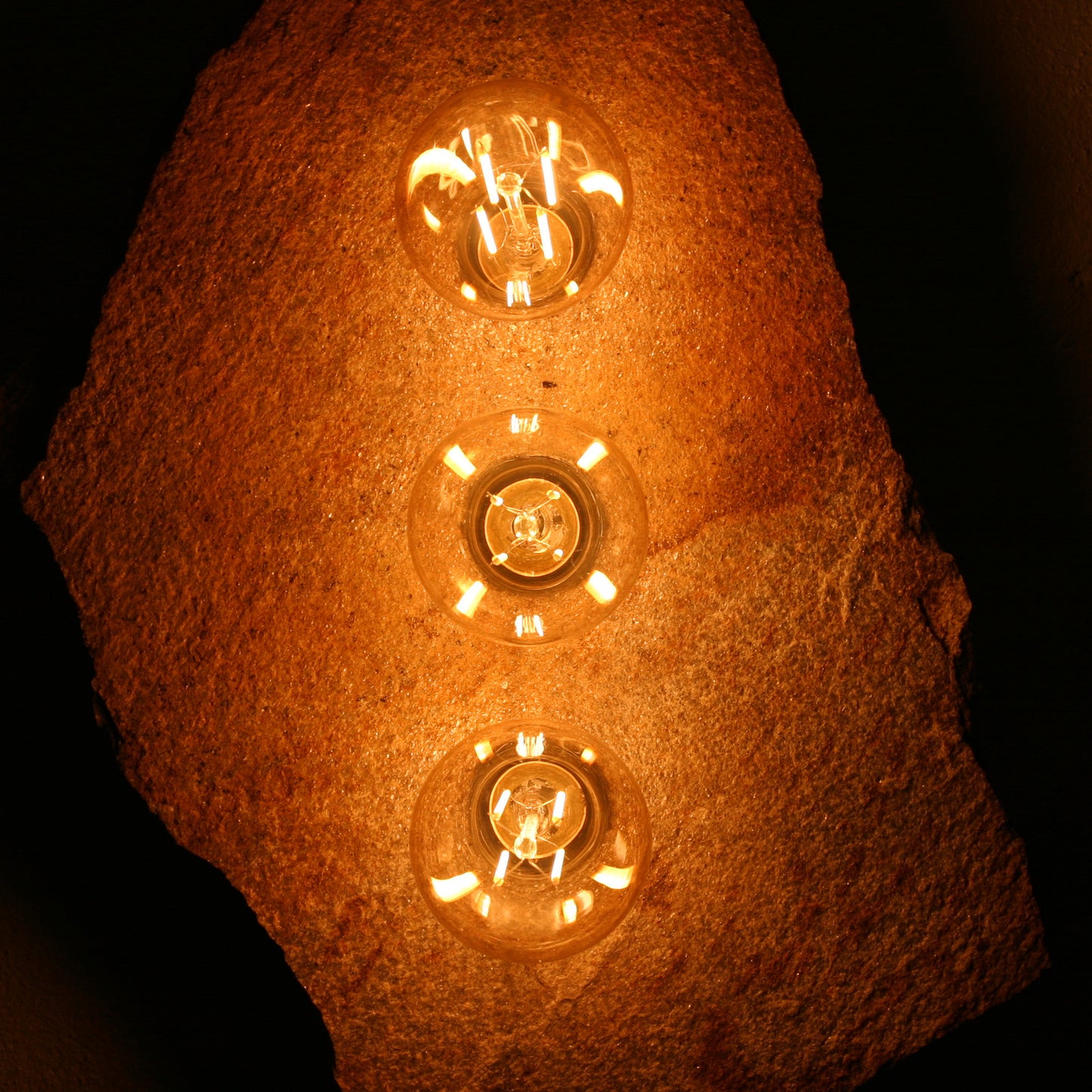 Lichtstück #004 - Mittelgroße Goldgneisplatte in schlichter Eleganz