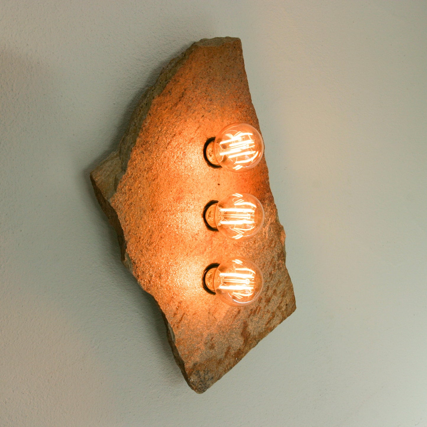 Lichtstück #004 - Mittelgroße Goldgneisplatte in schlichter Eleganz