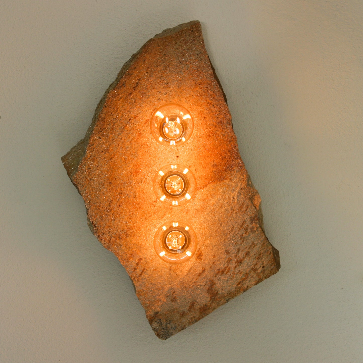 Lichtstück #004 - Mittelgroße Goldgneisplatte in schlichter Eleganz