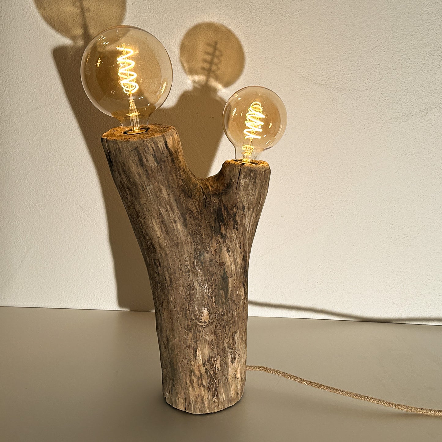 Lichtstück #006 - Archaische Treibholzskulptur