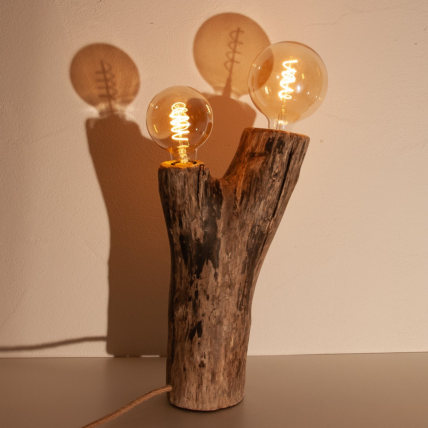 Lichtstück #006 - Archaische Treibholzskulptur