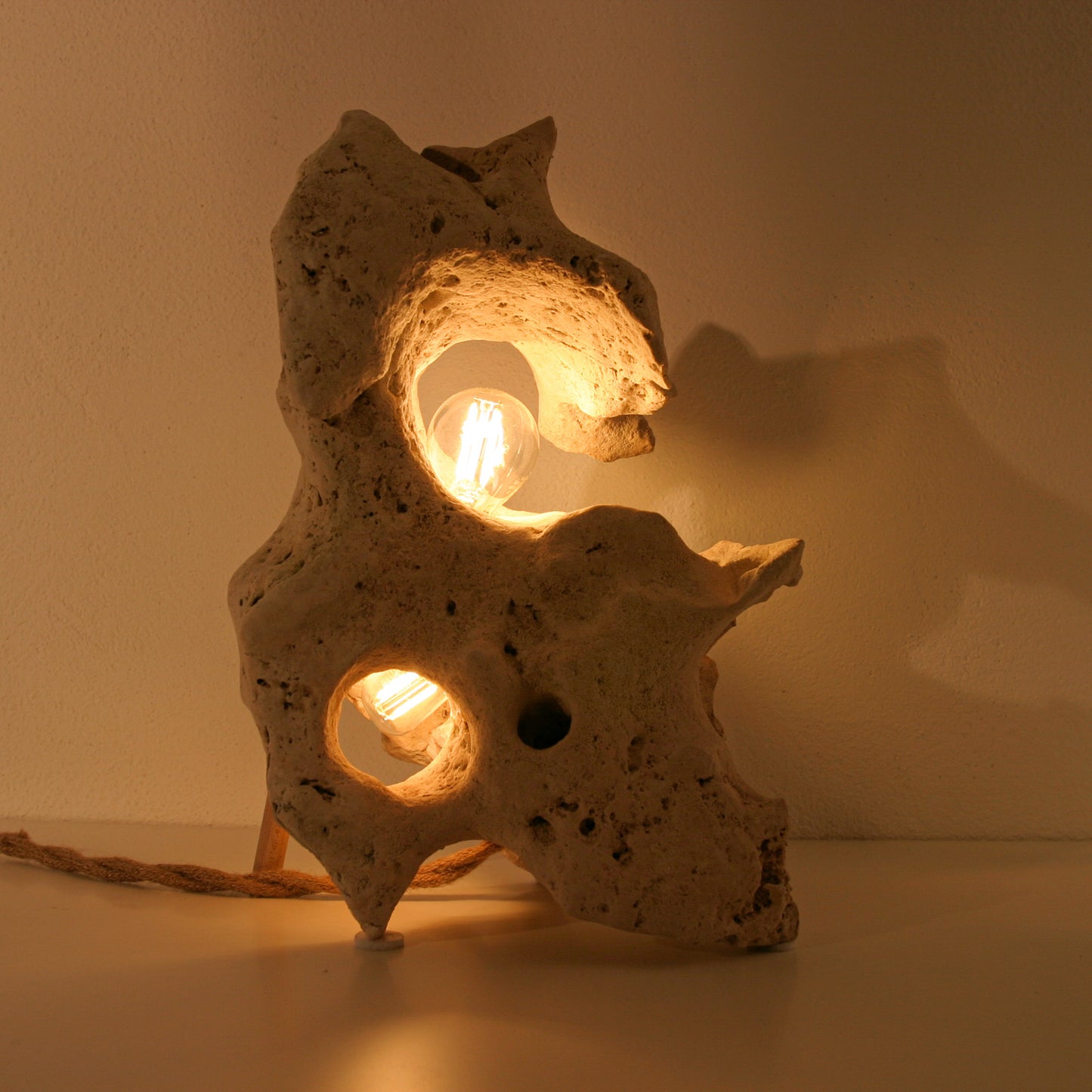 Lichtstück #007 - Ein Skorpion aus Kalkstein