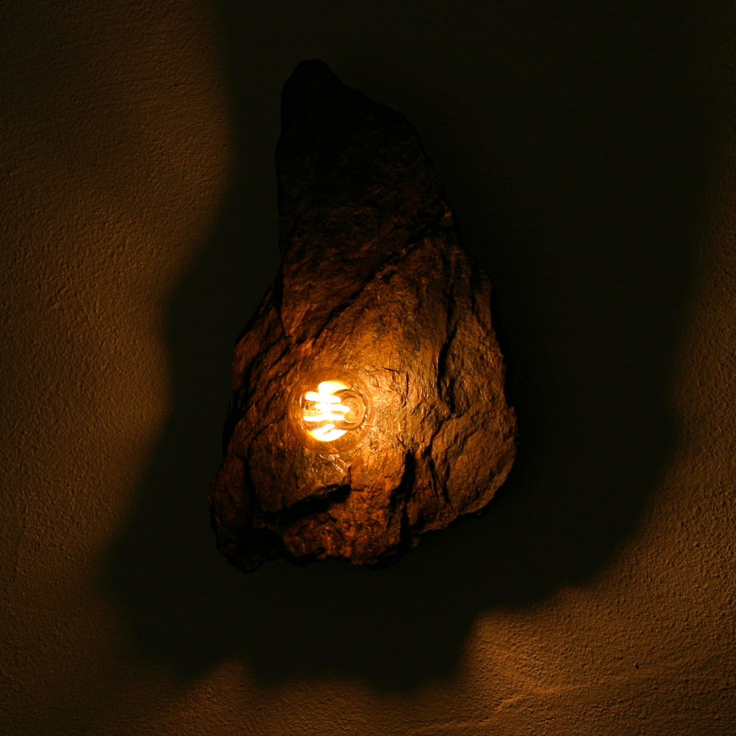 Lichtstück #008 - Schwebende Schieferplatte