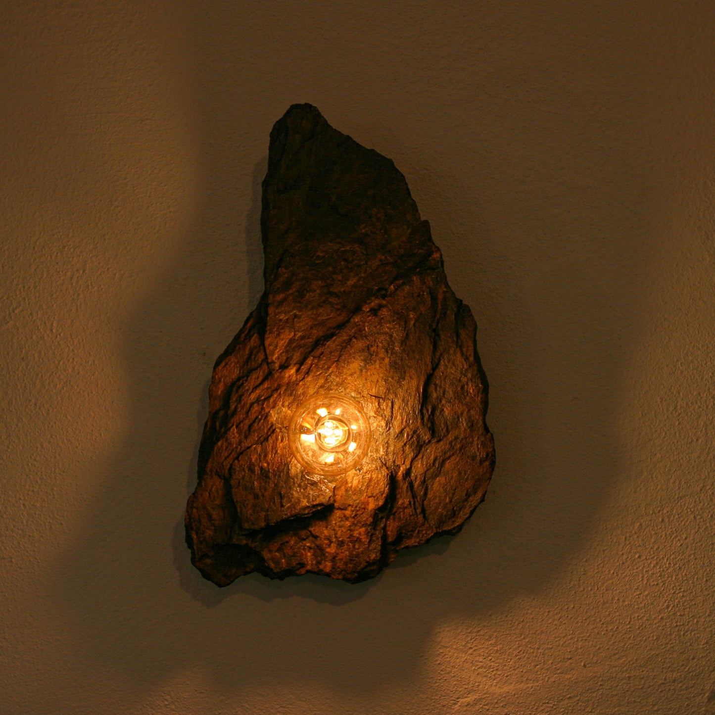 Lichtstück #008 - Schwebende Schieferplatte