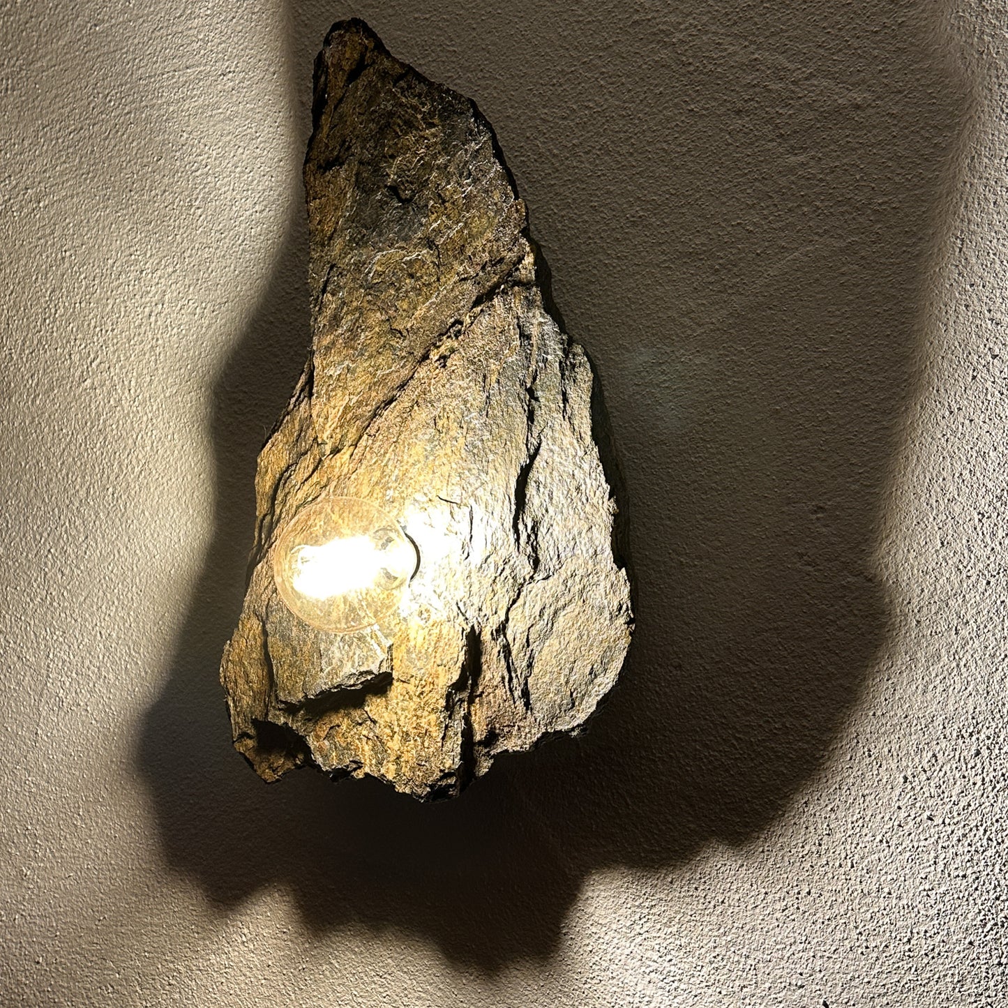 Lichtstück #008 - Schwebende Schieferplatte