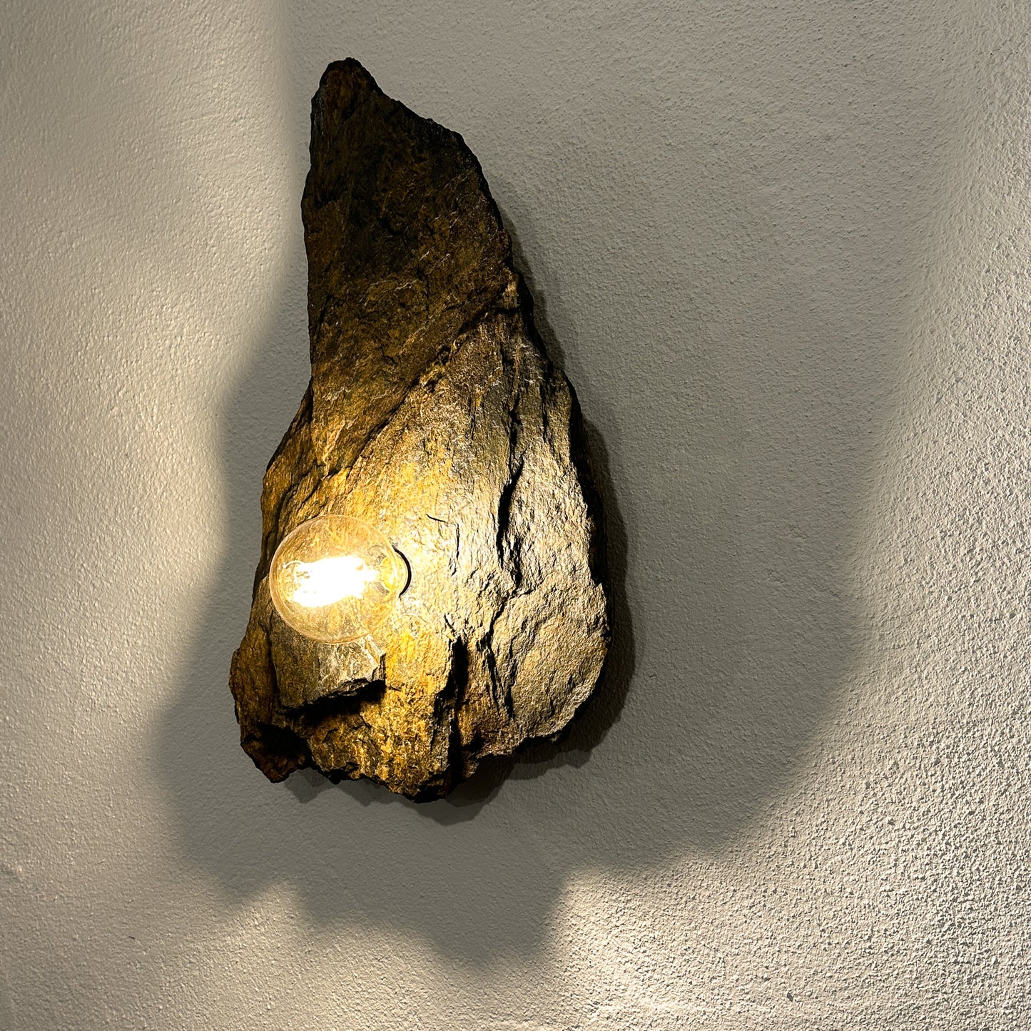 Lichtstück #008 - Schwebende Schieferplatte