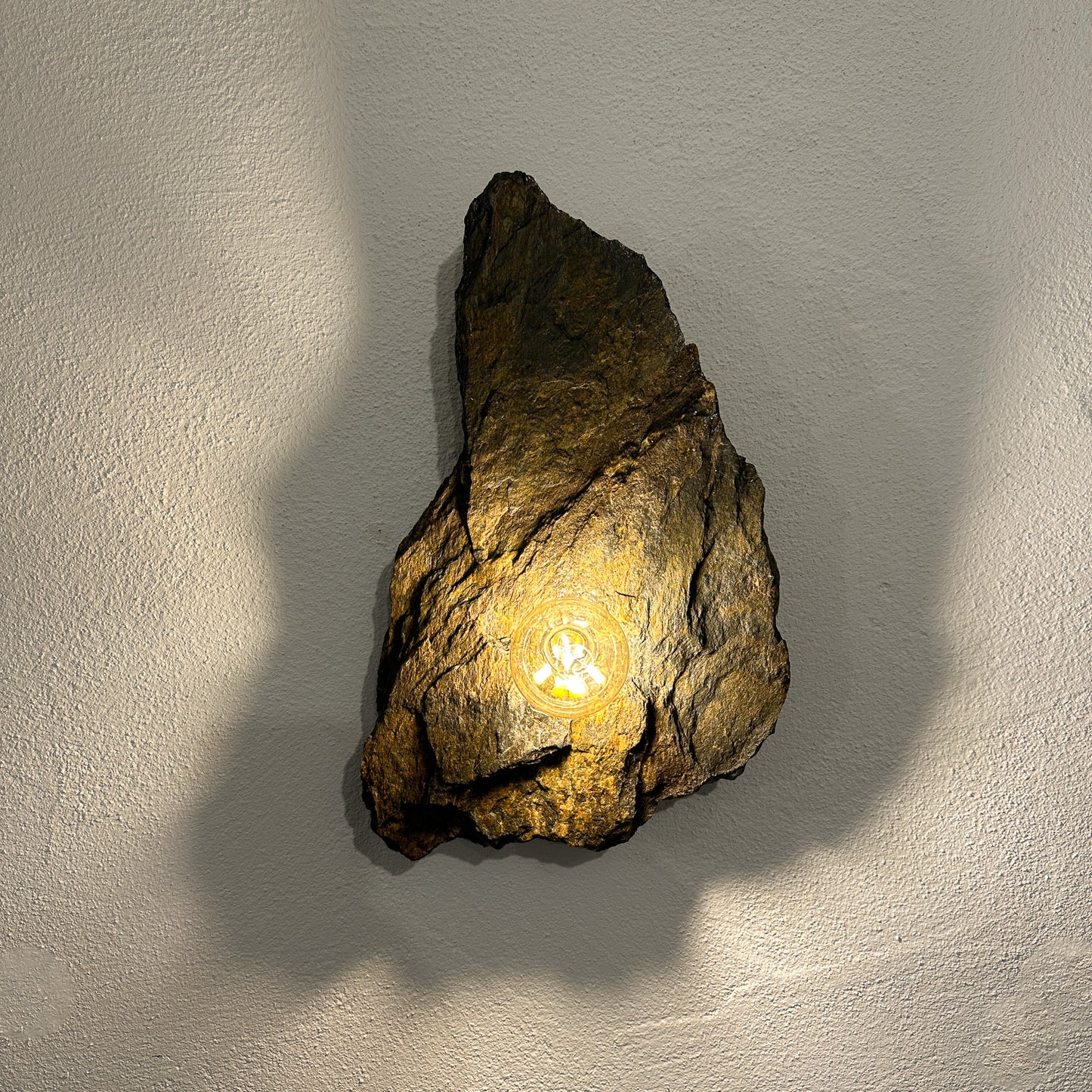 Lichtstück #008 - Schwebende Schieferplatte