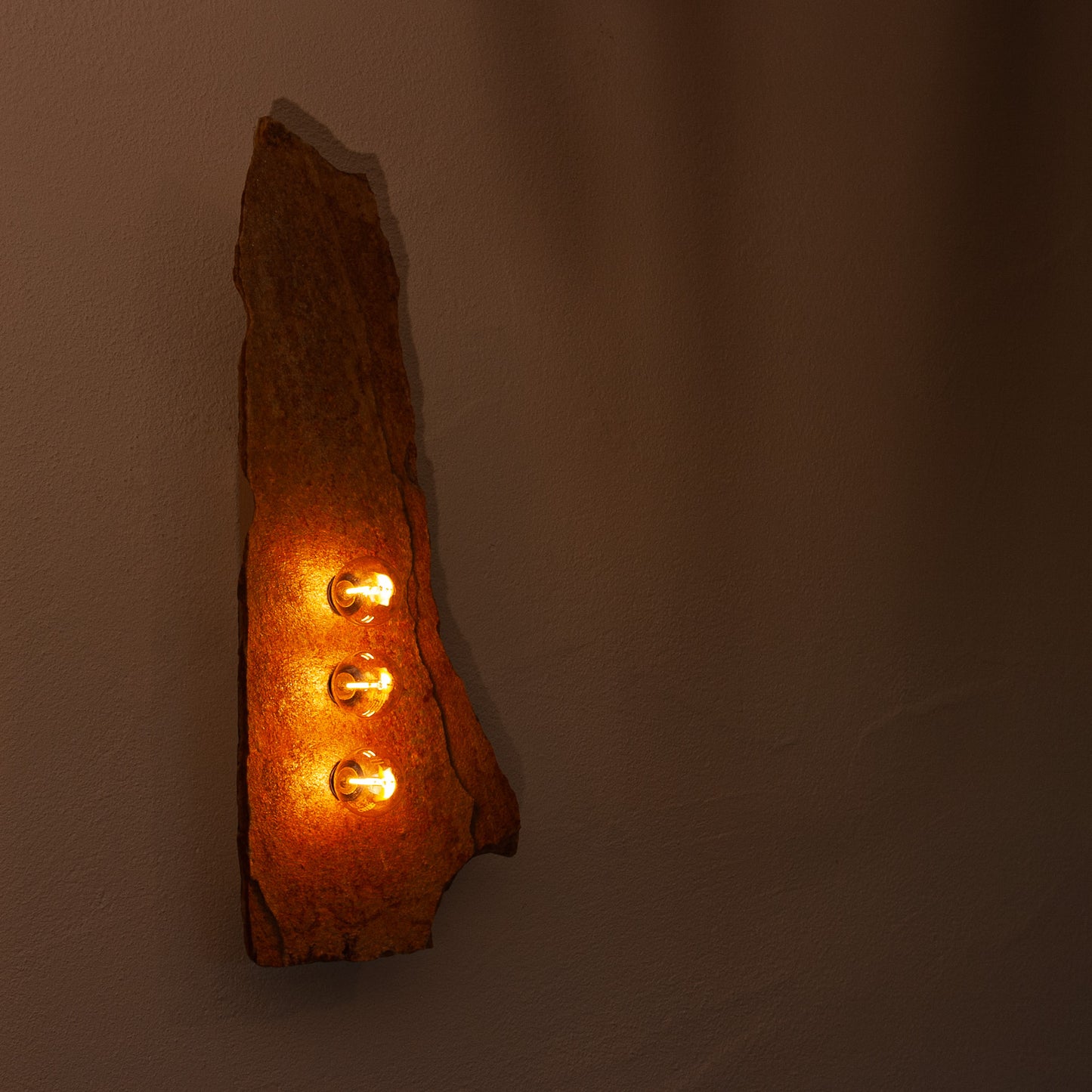 Lichtstück #011- Eine Goldgneisplatte wie ein Skalpell