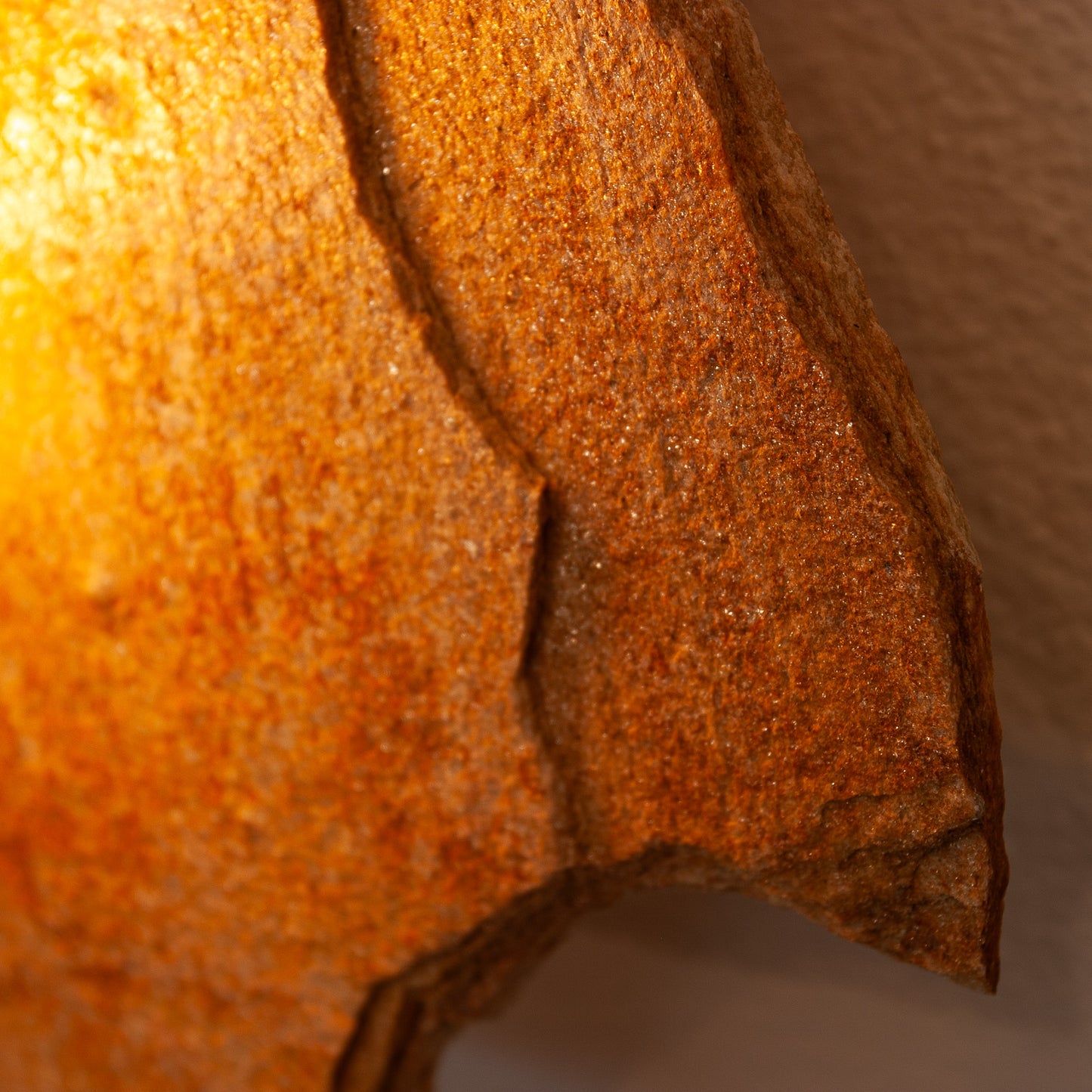 Lichtstück #011- Eine Goldgneisplatte wie ein Skalpell