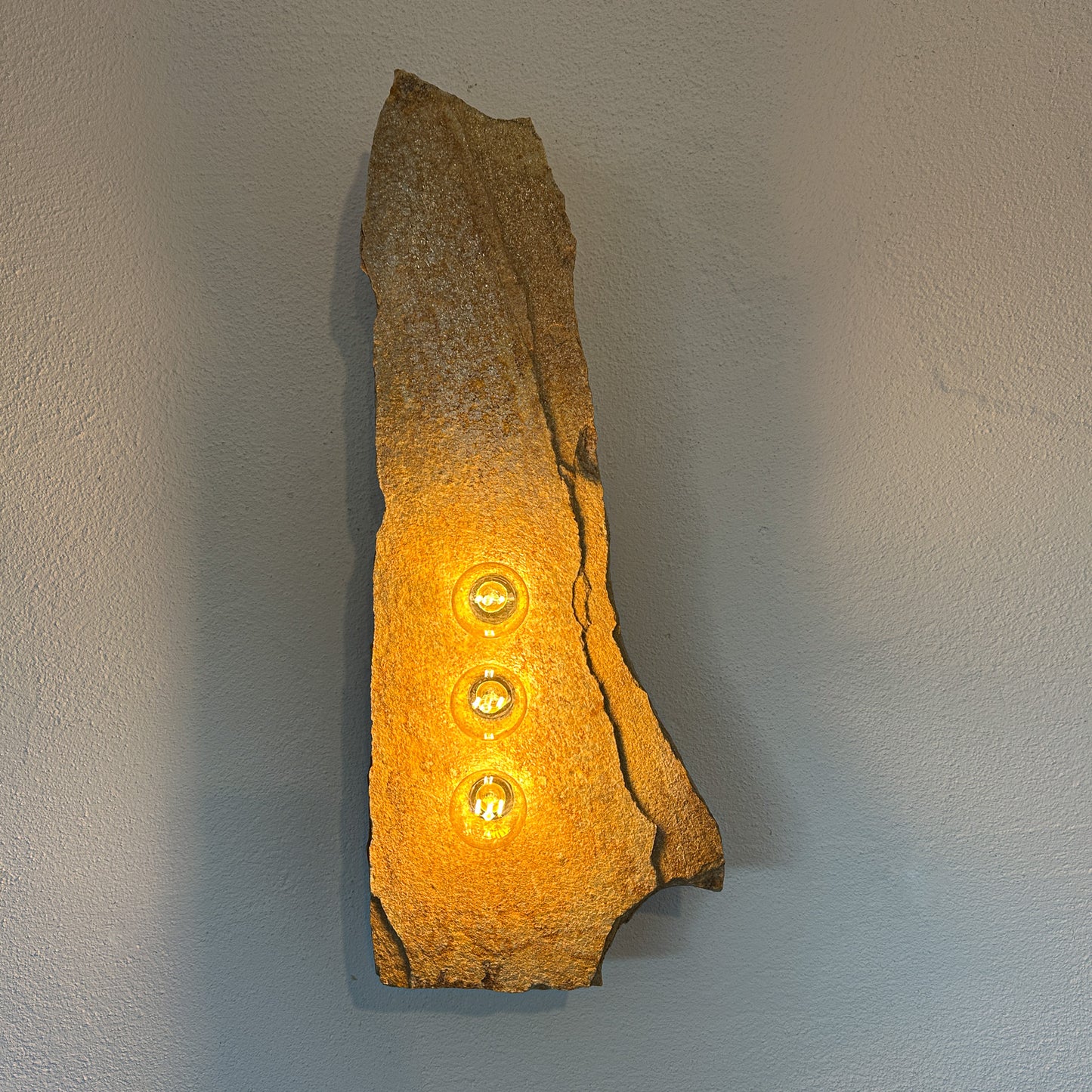 Lichtstück #011- Eine Goldgneisplatte wie ein Skalpell