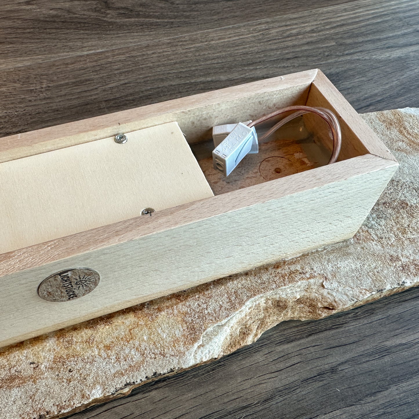 Lichtstück #011- Eine Goldgneisplatte wie ein Skalpell