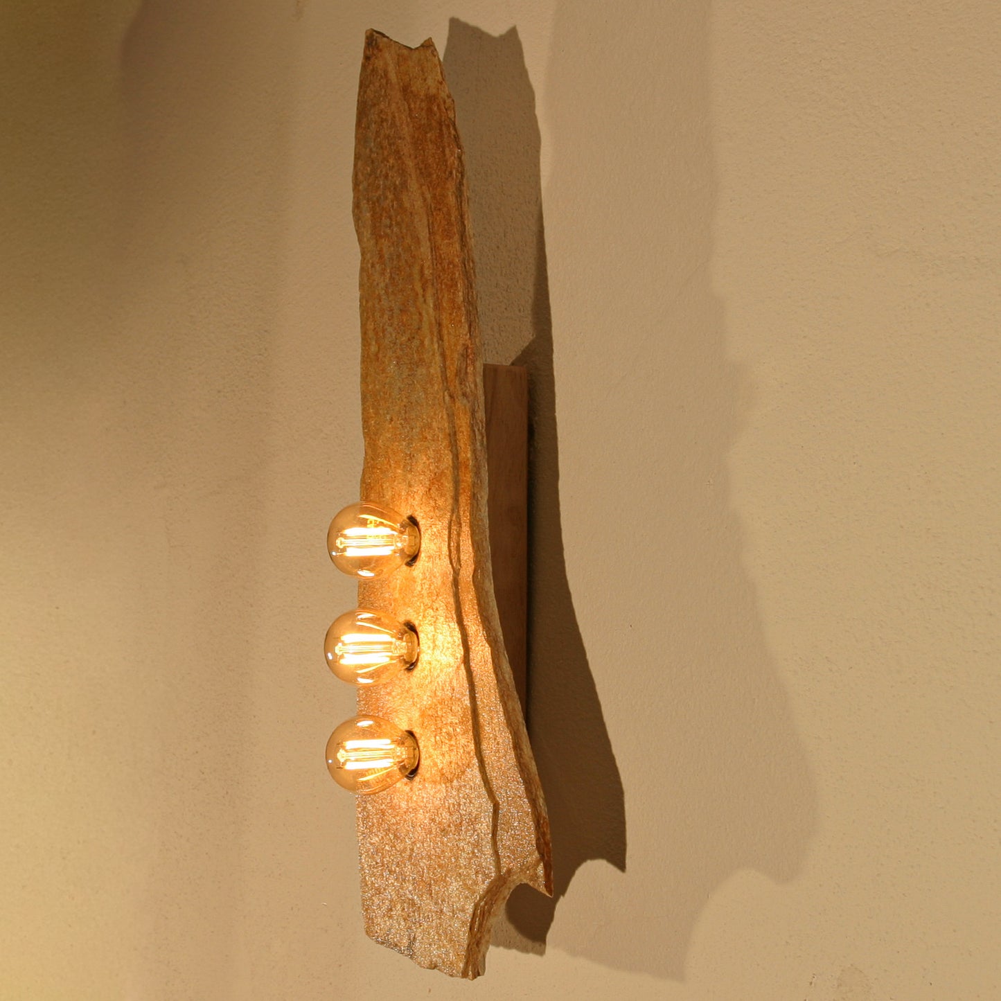 Lichtstück #011- Eine Goldgneisplatte wie ein Skalpell