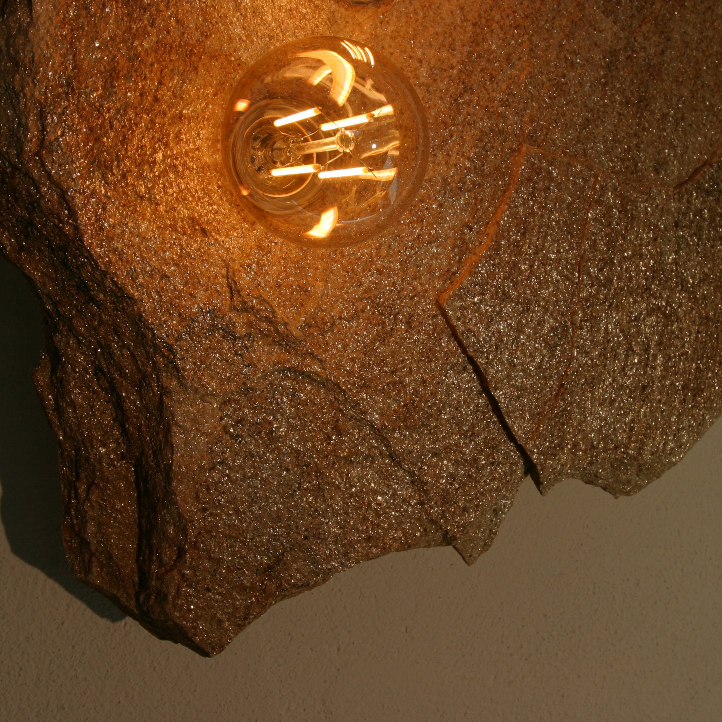 Lichtstück #012 - Große, herrlich zerklüftete Goldgneisplatte