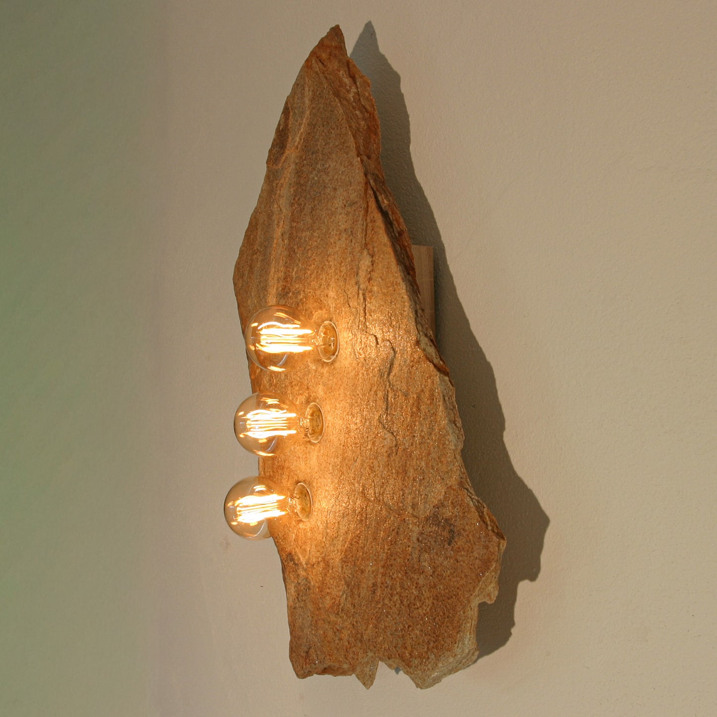 Lichtstück #012 - Große, herrlich zerklüftete Goldgneisplatte