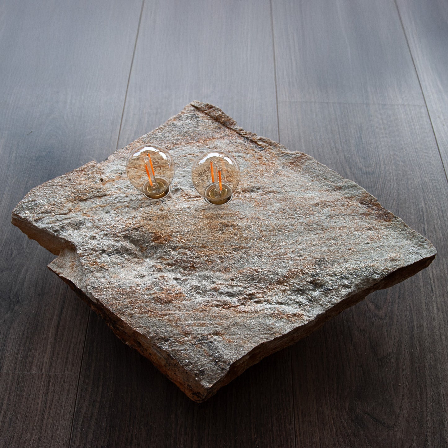 Lichtstück #014 - Kleine, traumhaft schön gefärbte Goldgneisplatte