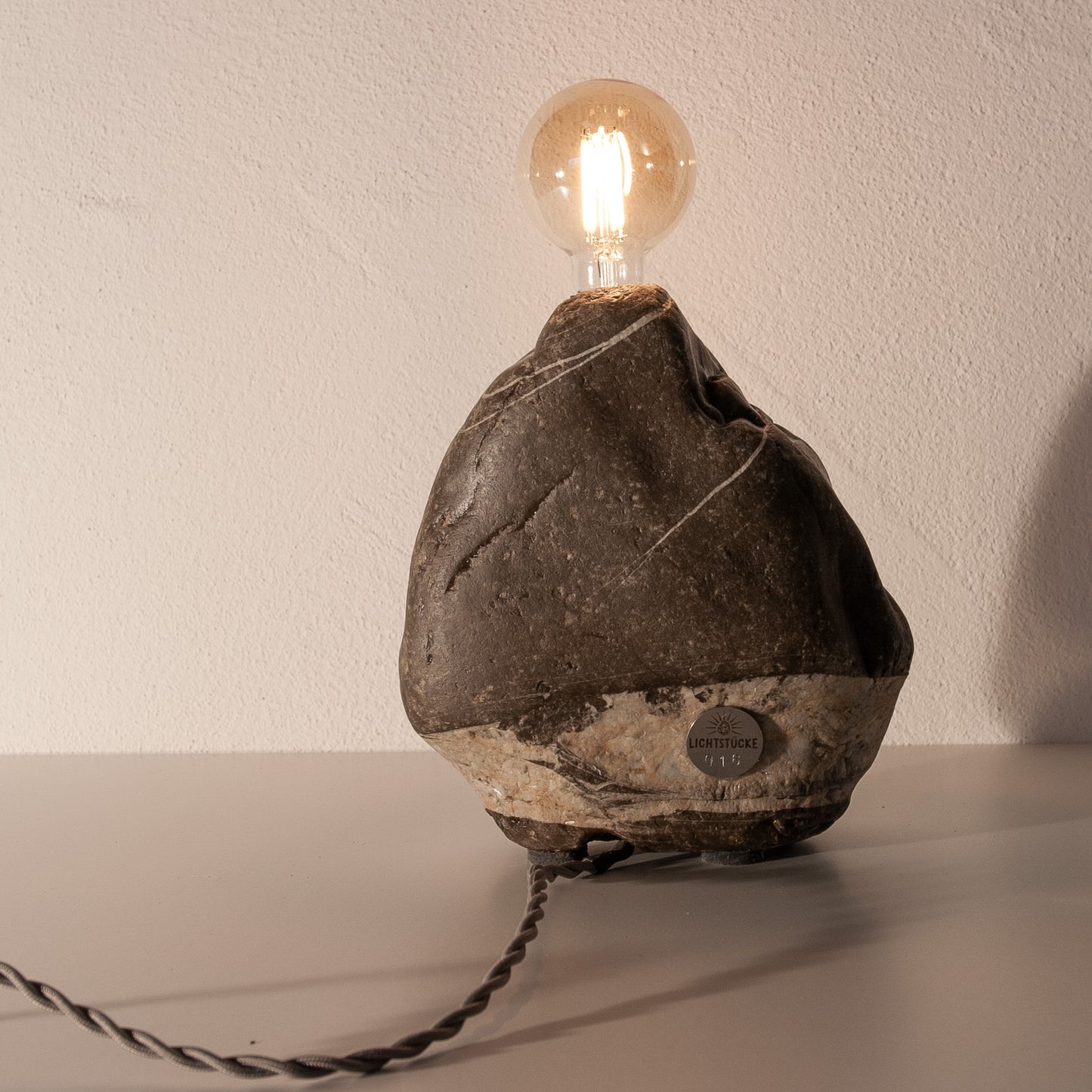 Lichtstück #016 - The Sailboat – ein Segelboot aus Stein